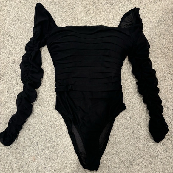 Princess Polly Tops - Princess Polly black bodysuit size 8